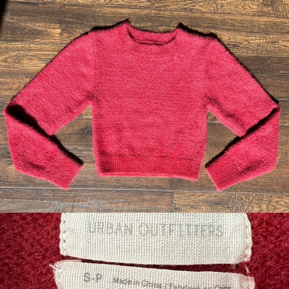 Urban Outfitters Sweaters - Urban Outfitters crop pullover sweater fuzzy rust orange small long sleeves